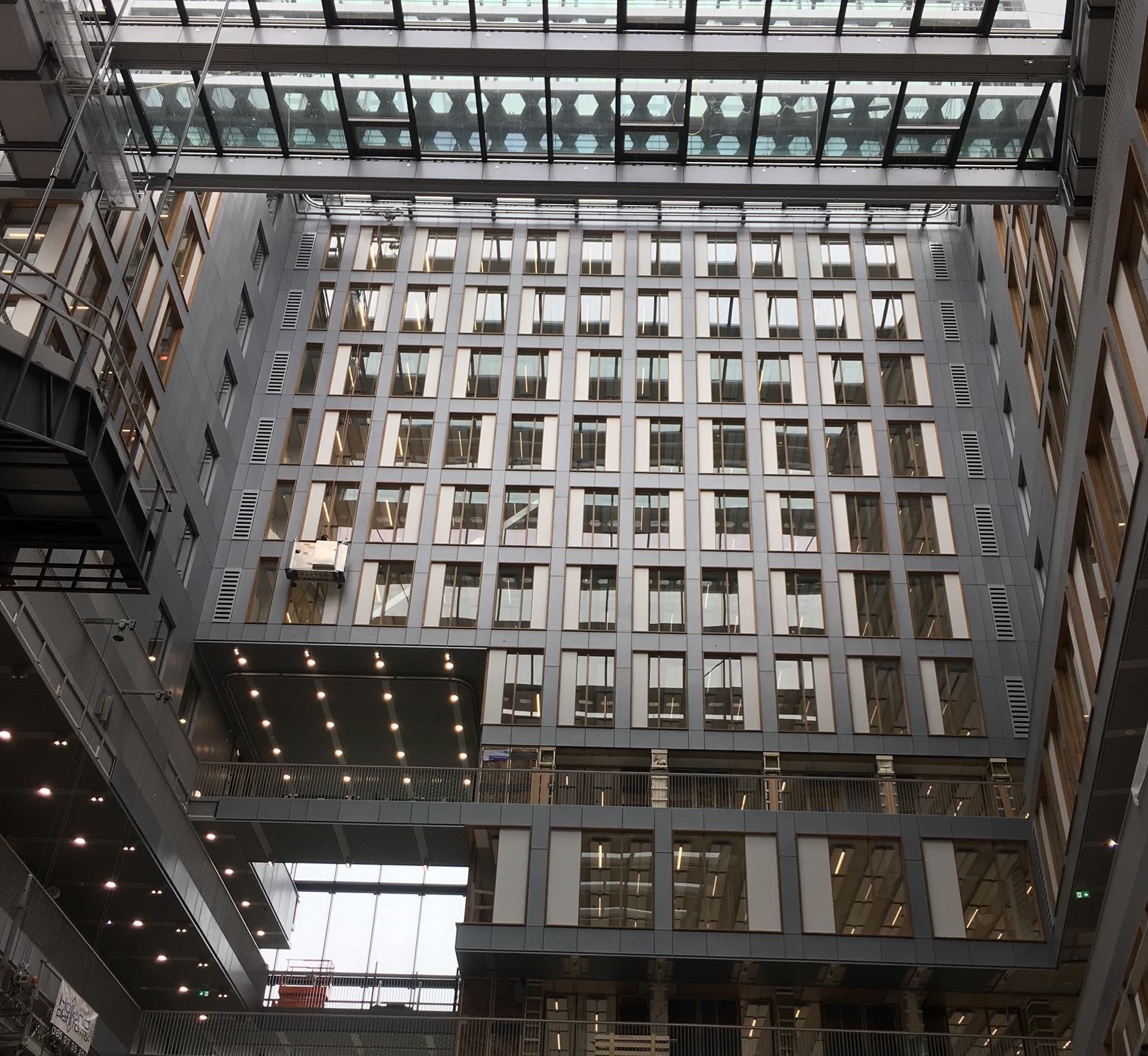 Amsterdam Campusplein — utiliteitsproject door Timmerfabriek De Kroon
